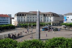 Das Fremdlinge und Flüchtlinge Monument von Olu Oguibe